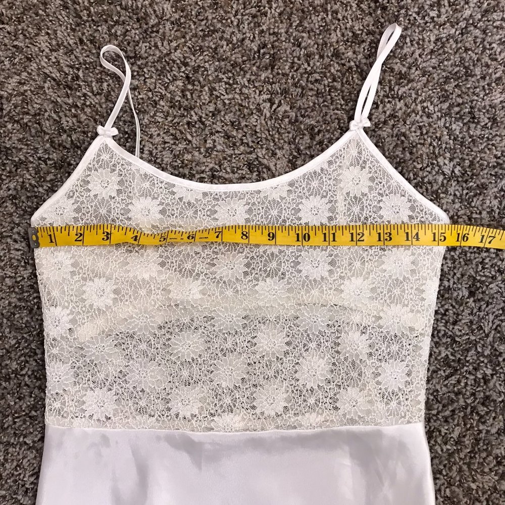 Vintage Jones New York White Lace and Satin Chemise Nightgown - Picture 10 of 11